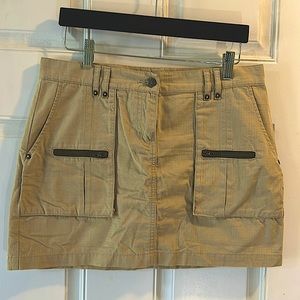 Bisou Bisou  size 8 tan cargo style mini skirt